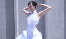 코로나 19의 사회적 거리두기를 실현하는 3D프린팅 활용 드레스